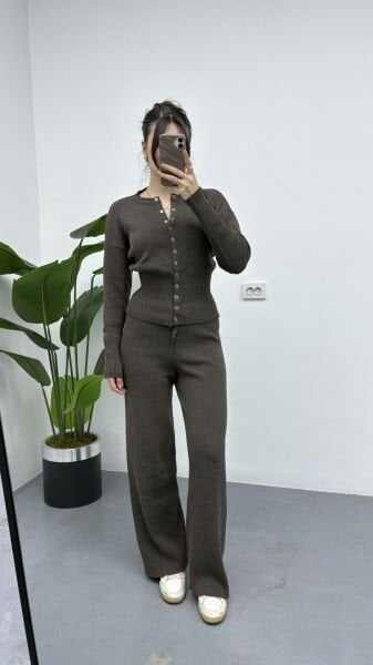 Bele Oturan Triko Takım - Kahverengi